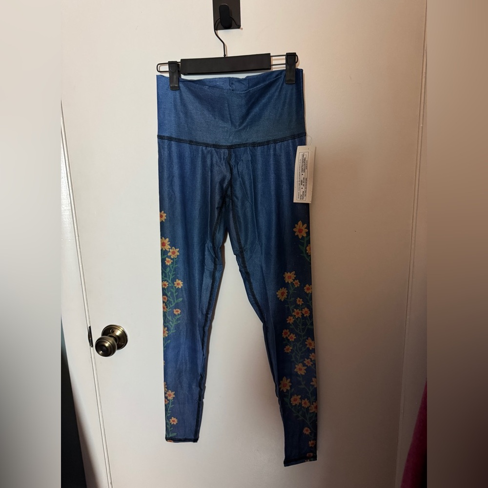 NWT Teeki Set of Leggings and crop Top XS/S - Picture 4 of 10